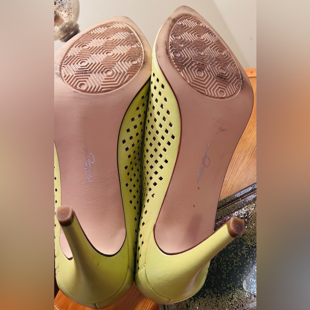 *SALE* ‘Mandie' Perforated Pointy Toe Pump (Women)
Halogen - Picture 9 of 9